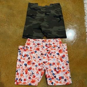 (2) lot Time and True woman’s medium (8-10) leggings in green camo & orange